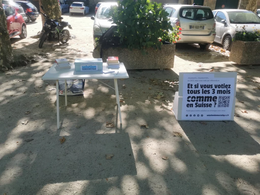 exemple de stand pour organiser une votation citoyenne factice