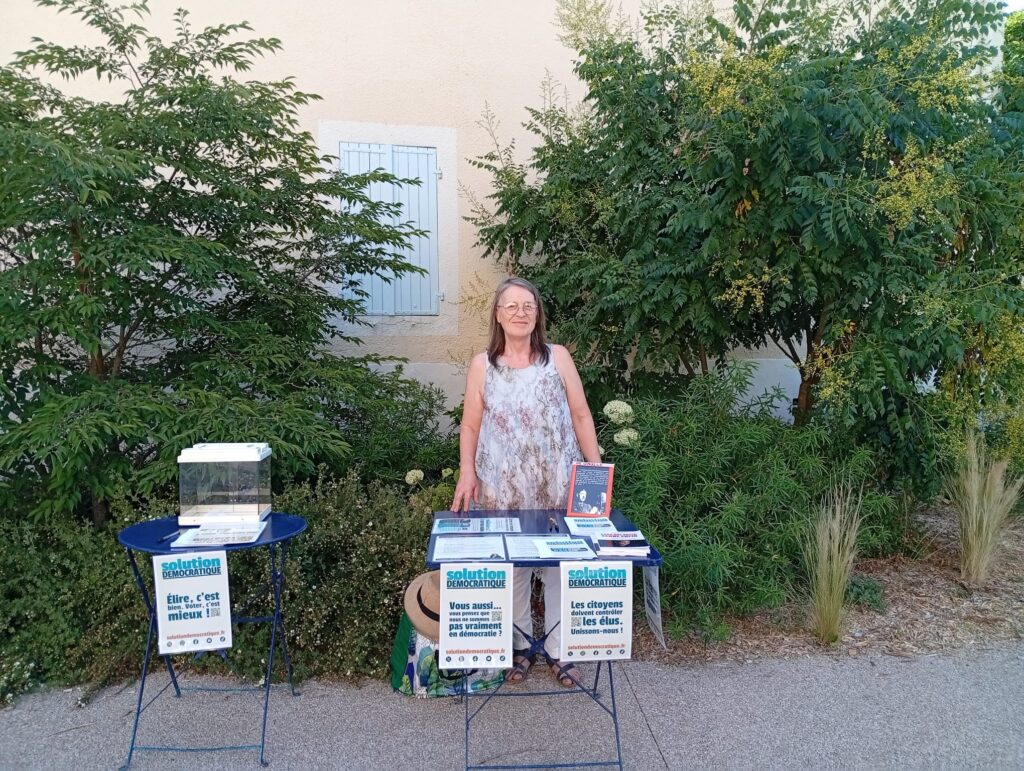 Isabelle, l'organisatrice, le mercredi 24 juin, solution démocratique en saone et loire
